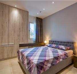6 bedroom villa with pool and roof terrace, Sveti Staffan, sleeps 12